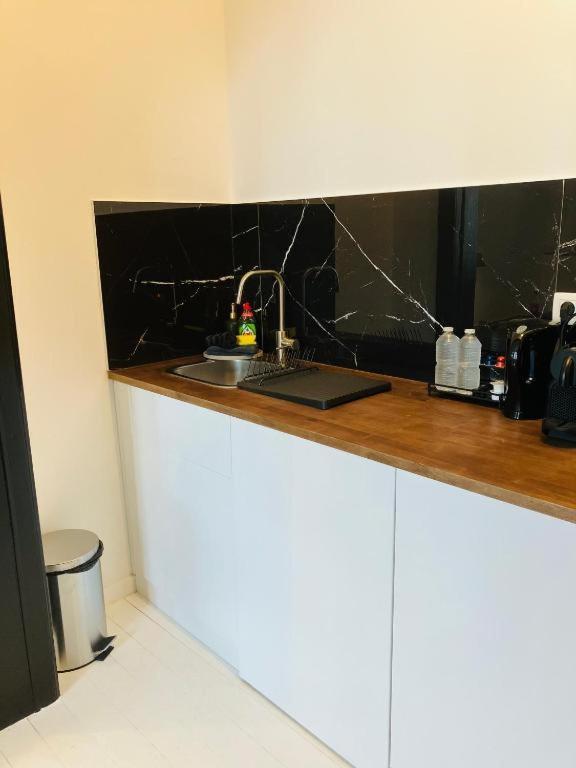 Living History - Suikernest Aparthotel Antwerpen Bagian luar foto