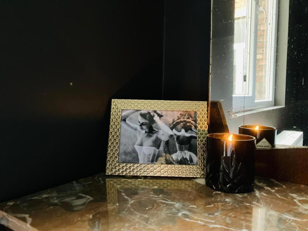 Living History - Suikernest Aparthotel Antwerpen Bagian luar foto
